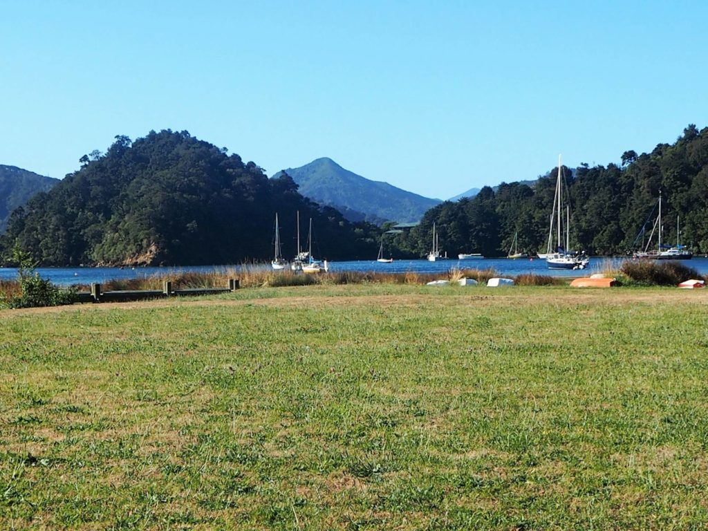 Easy walk along the Ngakuta Bay with great views all around.