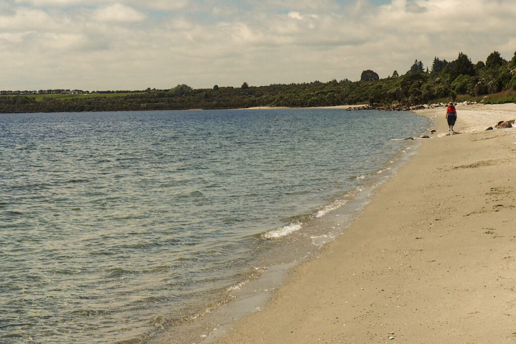 Right view up Manapouri beach